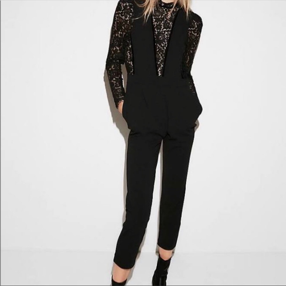 Stunning jumpsuit with lace back, arms and chest - Express